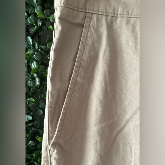 H&M MEN’S KHAKI CHINO SHORTS - Picture 5 of 9